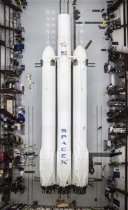 10975 Ілон Маск показав найпотужнішу ракету Falcon Heavy