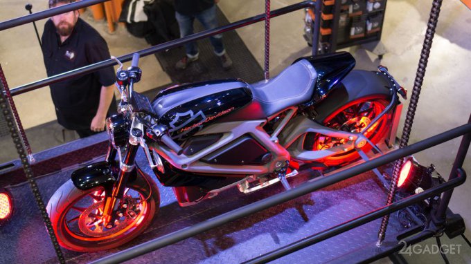 15390 Нові Harley-Davidson обладнують електромотором (9 фото)