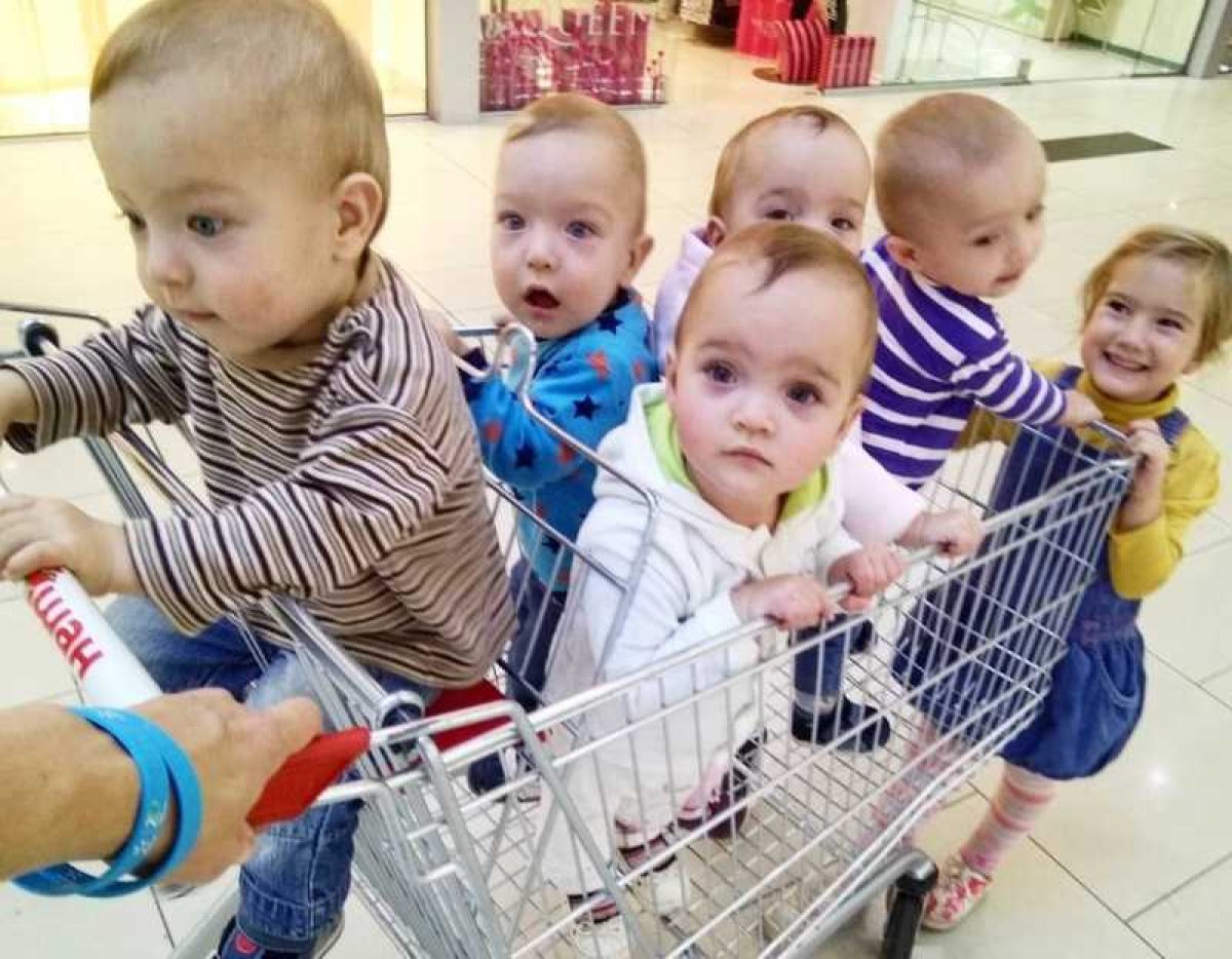 Одеським пятерняшкам вже майже 4 роки. Як зараз виглядають малюки та їх старша сестра