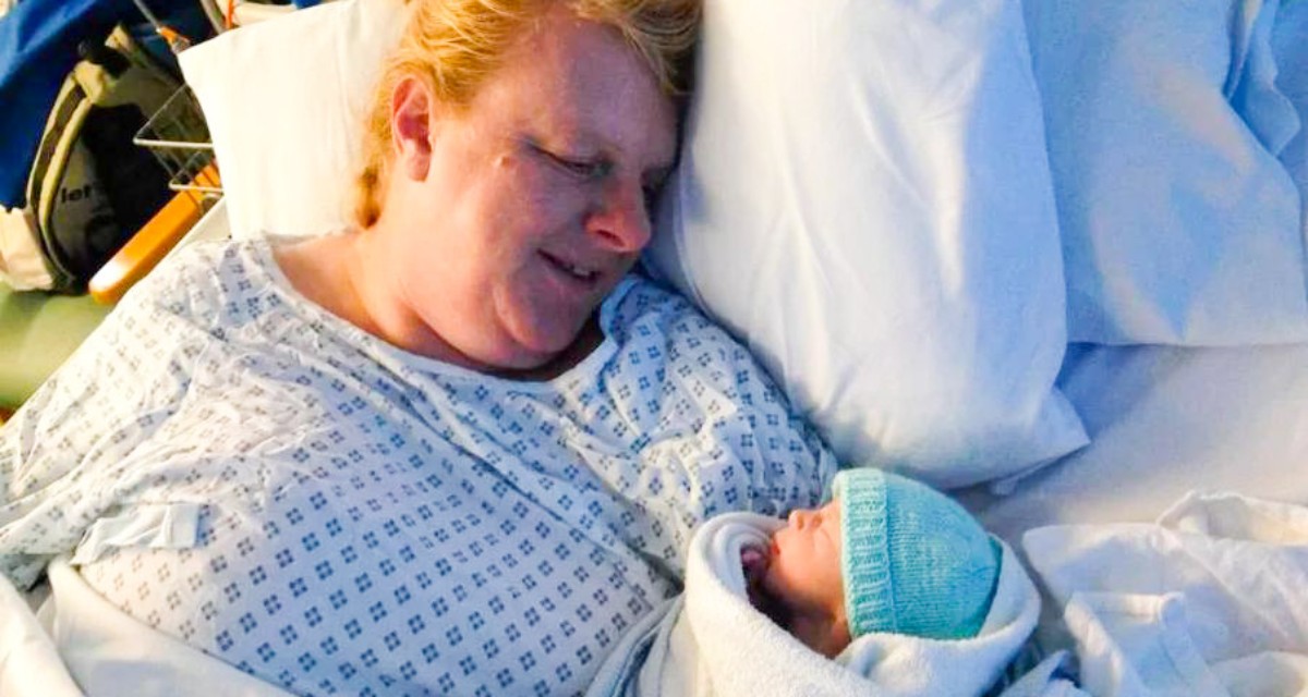 48-річна жінка вперше стала мамою після 16 невдалих спроб