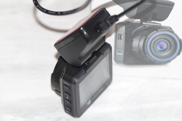 NAVITEL R600 – автомобильный регистратор с хорошей видеосъемкой и не только