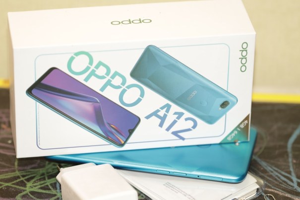 OPPO А12 — бюджетный смартфон с емким аккумулятором, двойной основной камерой и необычным дизайном