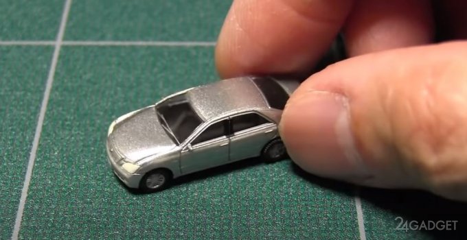 41303 Блоггер создал миниатюрную радиоуправляемая копию автомобиля Toyota Crown в масштабе 1:150
