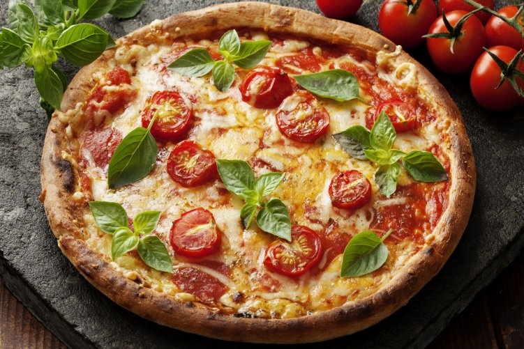 46924 Как приготовить неаполитанскую пиццу с помидорами и моцареллой