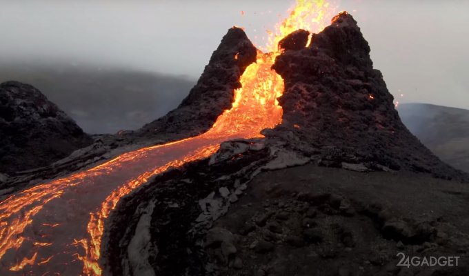 53940 Беспилотник отснял извержение вулкана, пролетая над его жерлом (2 видео)