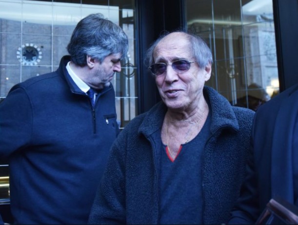 «Постарел совсем»: папарацци удалось заснять 83-летнего Адриано Челентано