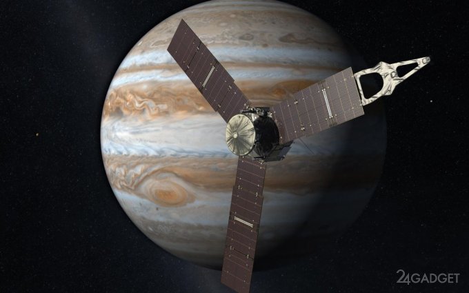 55390 Опубликованы снимки NASA естественного спутника Юпитера Ганимеда (3 фото)