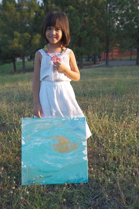 5-летняя художница создала собственный стиль и теперь за её картинами стоит очередь