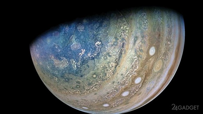 56294 Опубликовано видео облета аппаратом «Юнона» Юпитера и его спутника Ганимеда