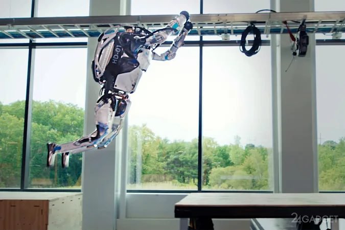 57094 Двуногие роботы Atlas от Boston Dynamics элегантно преодолели полосу препятствий (видео)