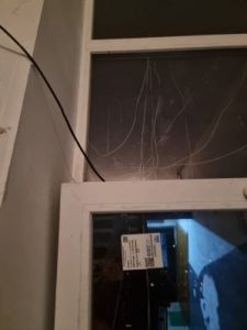 58259 Мастер из Киевстар подключил интернет через окно в подъезде