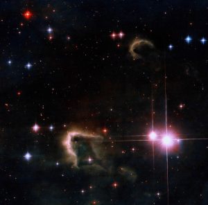 58906 Хаббл обнаружил темные frEGG и две гигантские звезды
