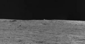 59533 На обратной стороне Луны замечена «таинственная хижина» (2 фото)
