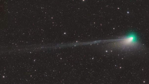 61881 Зелена комета, що рухається до Землі, втрачає свій хвіст