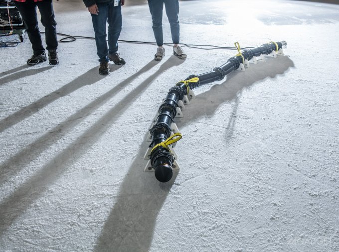 62040 EELS - робот-змея способная передвигаться по любой поверхности